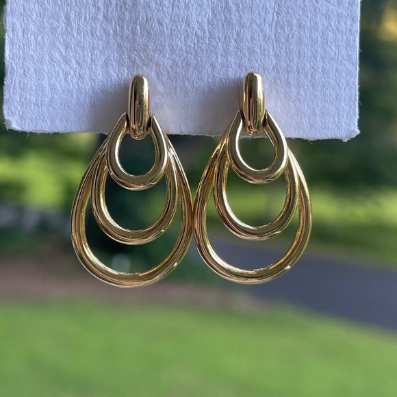 Vintage Trifari Triple Oval Gold Tone Post Earrings - Picture 3 of 4